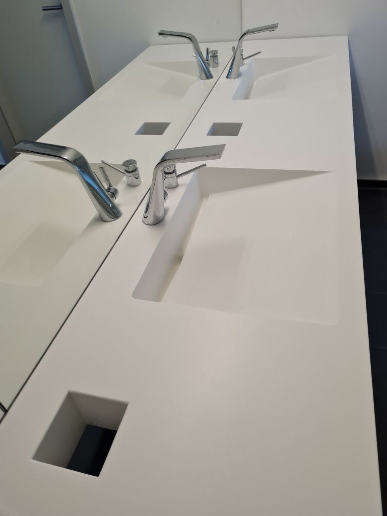 Flachwaschtischanlage nach Maß
